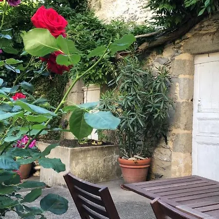 Hotel Dans Grande Maison Medievale Au Centre Historique De Laval (Mayenne)